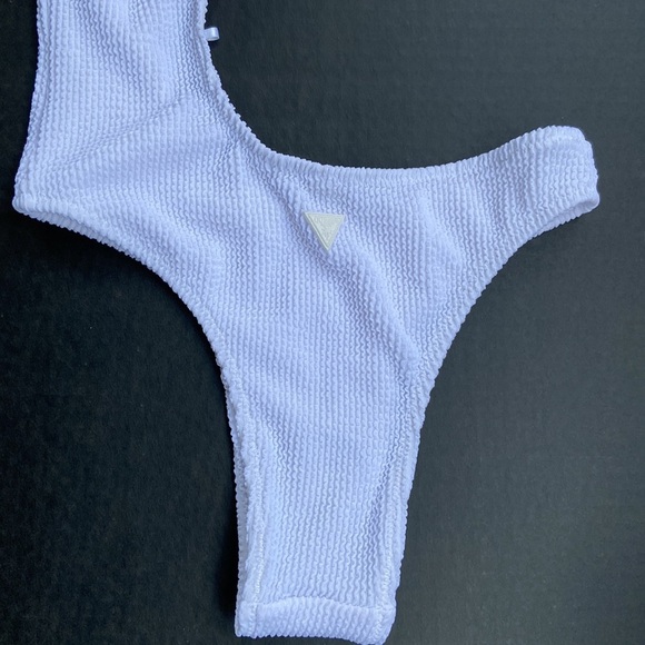 New GUESS Cutout One-Piece Swimsuit XS/S - Picture 5 of 8